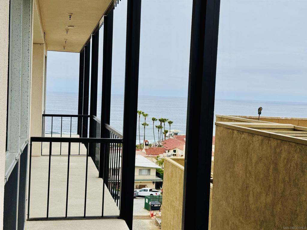https://media.crmls.org/mediaz/f9c8f0af-64f9-4518-ab30-ee959a35192b.jpg?preset=X-Large
