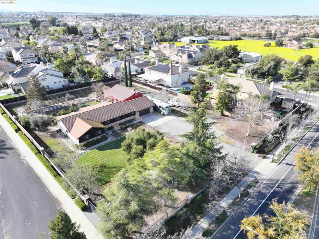 3215 Ohara Ave, Brentwood CA: https://media.crmls.org/mediaz/f9c9cc98-be65-4934-b850-b7d9e6ced47e.jpg