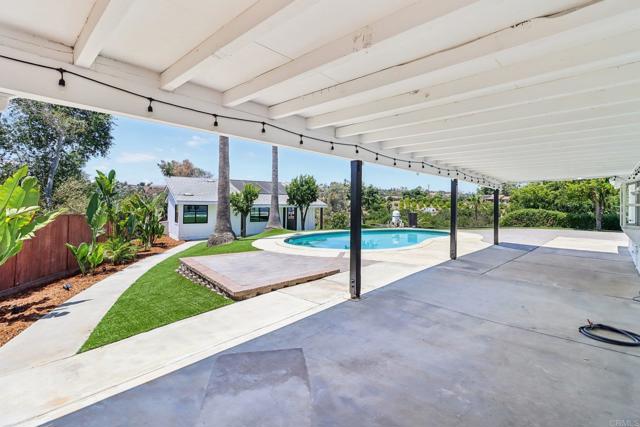 1797 99 Rabbit Hill, Fallbrook CA: https://media.crmls.org/mediaz/f9ca9c87-0d13-4844-8489-6bcc1529aaea.jpg