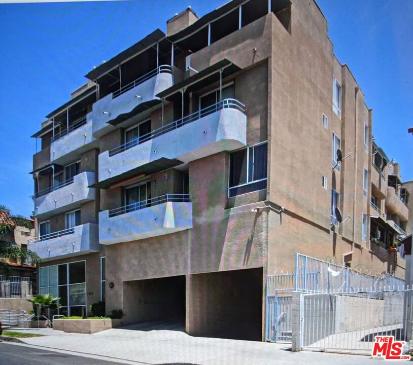 1616 N Serrano Avenue, Los Angeles, CA 90027