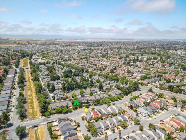 34348 Siward Drive, Fremont CA: https://media.crmls.org/mediaz/f9cadae8-8730-4b40-bc8a-d319c50cf461.jpg