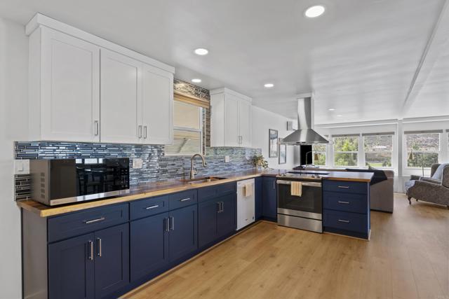 8975 Lawrence Welk Dr., Escondido CA: https://media.crmls.org/mediaz/f9cb377c-ea4d-462a-8b14-26bd5ae24882.jpg