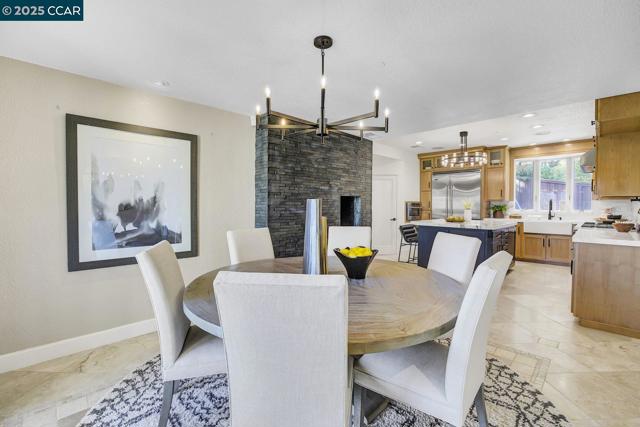 24 Crest Ct, Alamo CA: https://media.crmls.org/mediaz/f9cb7a3d-a36f-4097-aaa1-469fb34df31f.jpg