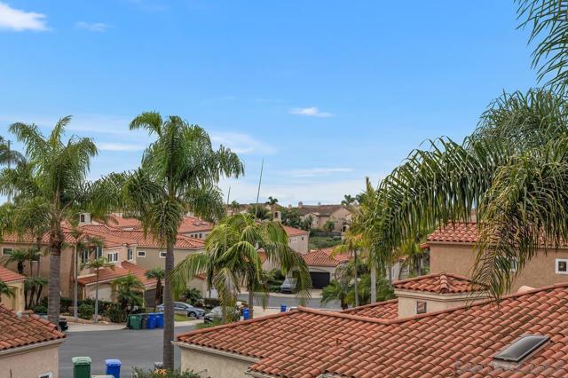 7521 Navigator Circle, Carlsbad CA: https://media.crmls.org/mediaz/f9cba1c4-f452-45c7-bedd-42065a2273fc.jpg