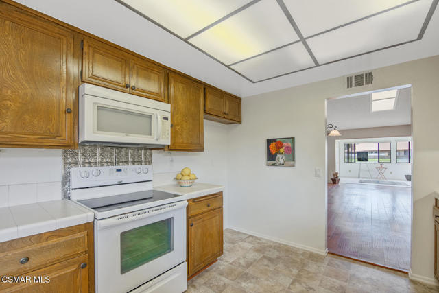 31310 Village 31, Camarillo CA: https://media.crmls.org/mediaz/f9cbca19-fbc6-49c9-a576-dac303b2da5c.jpg