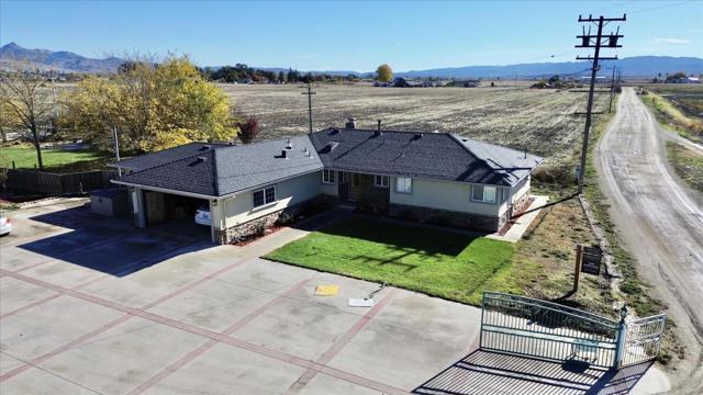 1204 Shore Road, Hollister CA: https://media.crmls.org/mediaz/f9cbeb1c-2c43-4bb1-949c-9033cc9abad1.jpg