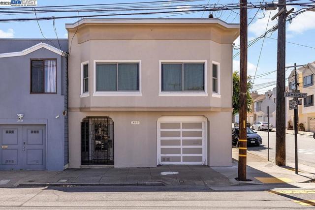 300 Somerset St, San Francisco CA: https://media.crmls.org/mediaz/f9cc0635-9638-4bf5-b1a0-40b2a2d12e0e.jpg