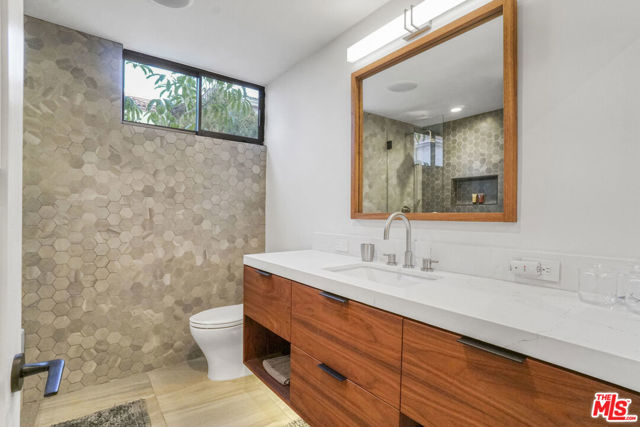 6209 Pacific Avenue, Playa del Rey CA: https://media.crmls.org/mediaz/f9cc165f-311f-4e59-b891-2a226696915a.jpg