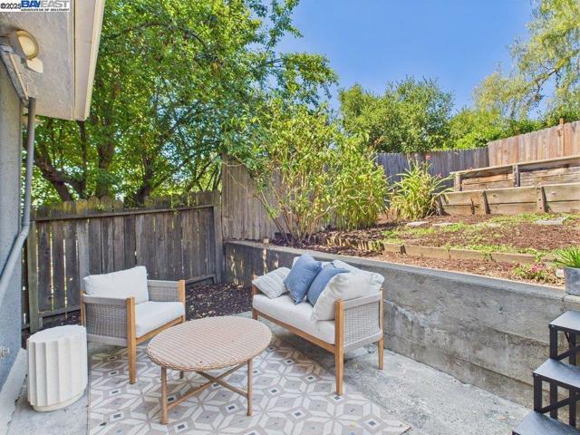 4418 Virginia Ave, Oakland CA: https://media.crmls.org/mediaz/f9cc32ad-2f45-4fc5-8a91-bf0049d9d815.jpg
