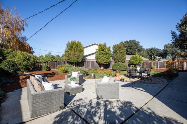 1423 Kyle Court, Sunnyvale CA: https://media.crmls.org/mediaz/f9cc87cf-74fb-4ea2-a974-2188c6481aff.jpg