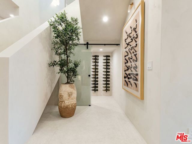 517 N Edinburgh Avenue, Los Angeles CA: https://media.crmls.org/mediaz/f9ccca6a-9387-455a-b67e-7c61649ed0bb.jpg