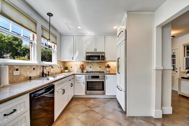 901 Laurel, San Mateo CA: https://media.crmls.org/mediaz/f9cd4296-2bda-476a-ae19-e44ddf7daa49.jpg