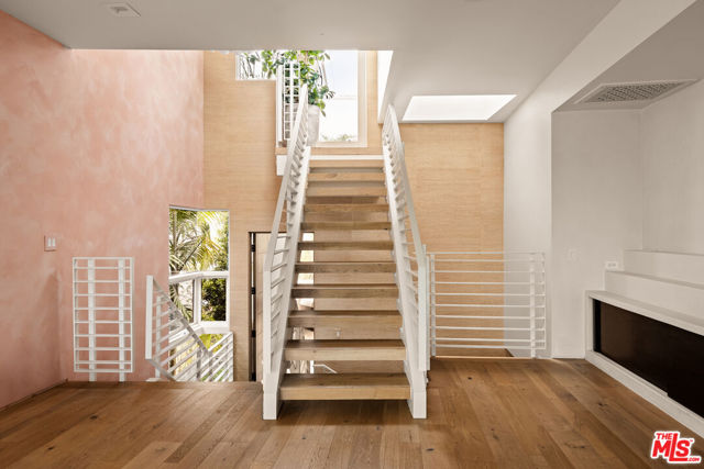 2341 Wilson Avenue, Venice CA: https://media.crmls.org/mediaz/f9cd5e39-4613-4a18-bf43-d32afc6b6229.jpg