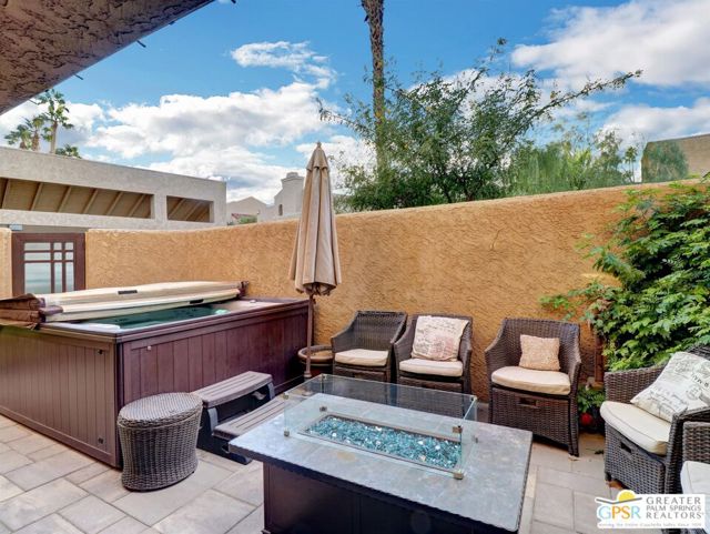 73429 Foxtail Lane, Palm Desert CA: https://media.crmls.org/mediaz/f9cddf68-9e59-49a3-b9fa-dd8c569baae0.jpg