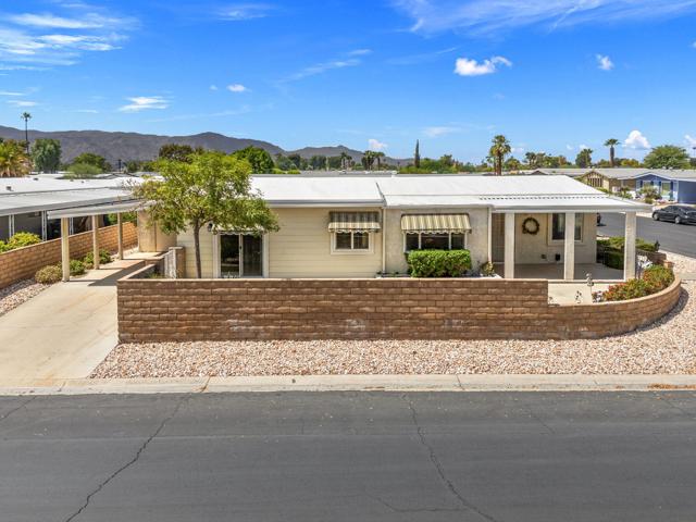 39551 Hidden Water Place, Palm Desert CA: https://media.crmls.org/mediaz/f9cdfdb2-2e53-44f0-9a15-341c964f334c.jpg