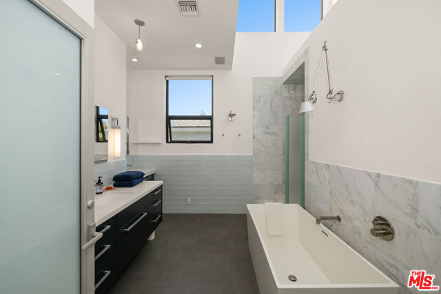 135 Outrigger Mall, Marina del Rey CA: https://media.crmls.org/mediaz/f9ce8a5e-4c98-4aa7-b766-c39c3b2ffbd3.jpg