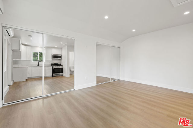 10914 Mcvine Avenue, Sunland CA: https://media.crmls.org/mediaz/f9ce9b02-892c-4a16-b3a4-7921e62f9b86.jpg