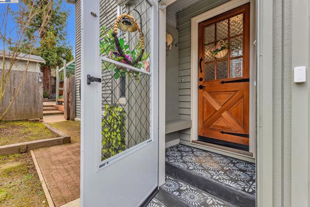 2019 E St, Hayward CA: https://media.crmls.org/mediaz/f9cee1fd-7b00-4ea0-ba48-411e9b00fd52.jpg