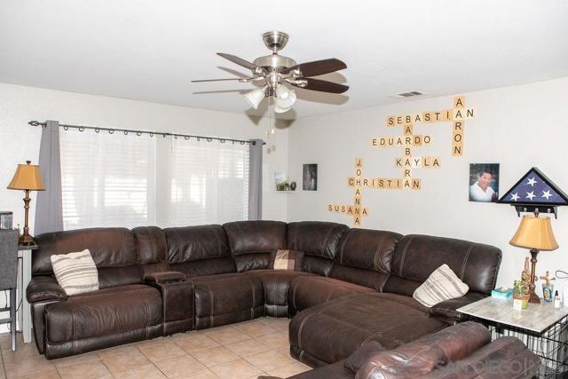 1419 Hummingbird Way, Hemet CA: https://media.crmls.org/mediaz/f9cf2ab0-040e-44fa-b482-74d863e53d39.jpg