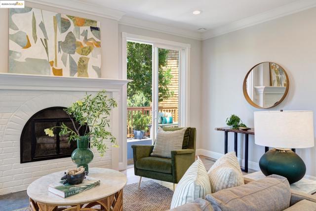 2 Cavendish Ln, Piedmont CA: https://media.crmls.org/mediaz/f9cf9be1-5435-421b-b5de-2f2e8fb40f3e.jpg