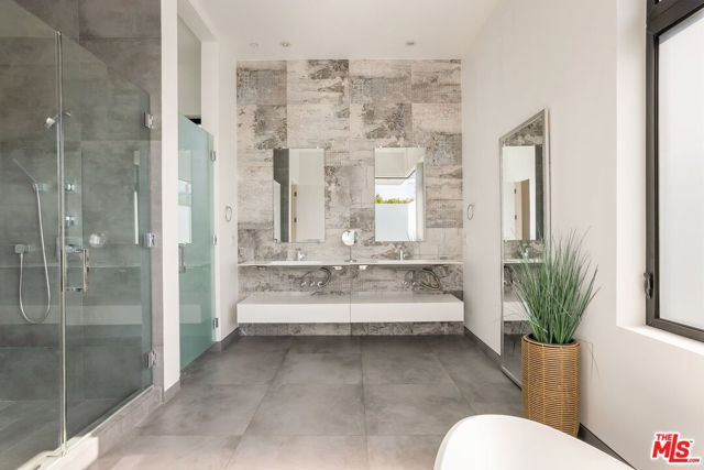 649 N Edinburgh Avenue, Los Angeles CA: https://media.crmls.org/mediaz/f9cfa392-04a2-4ac9-bd63-dc25f84db8a8.jpg