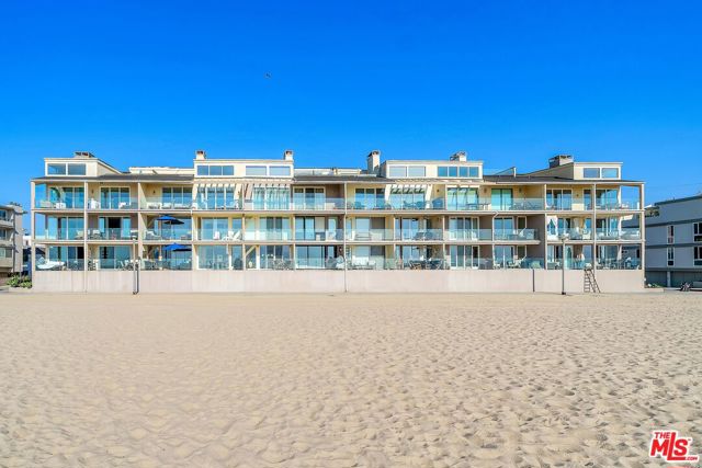 4 Lighthouse Street, Marina del Rey CA: https://media.crmls.org/mediaz/f9cfa63f-4c58-42da-b05b-f8fa52736122.jpg