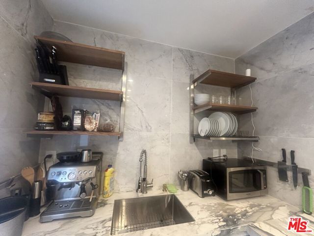 643 N Vista St, Los Angeles CA: https://media.crmls.org/mediaz/f9cfaea4-3fd0-41d3-881a-4b59064f4888.jpg