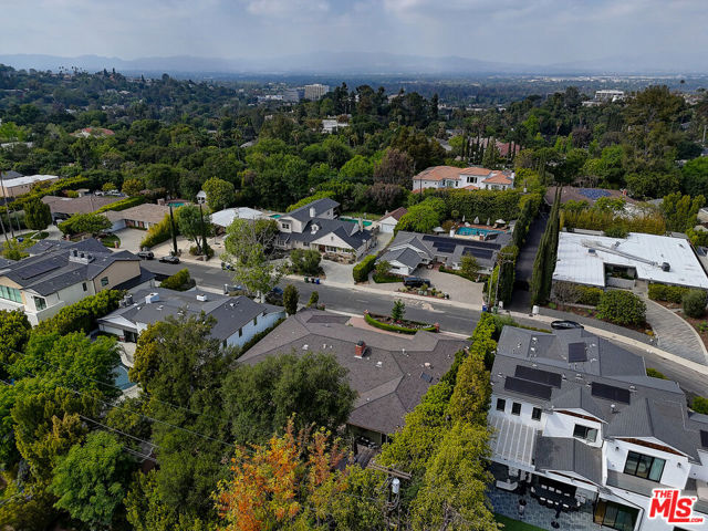 16314 Meadowridge Road, Encino CA: https://media.crmls.org/mediaz/f9cfecbf-7bf8-4516-9f99-f0352e2d0735.jpg