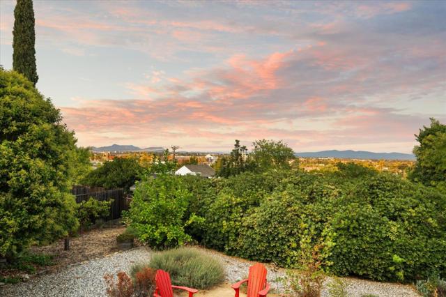 1901 Chestnut Street, Redding CA: https://media.crmls.org/mediaz/f9d063fe-5919-4f43-b5e1-71e034902a7b.jpg