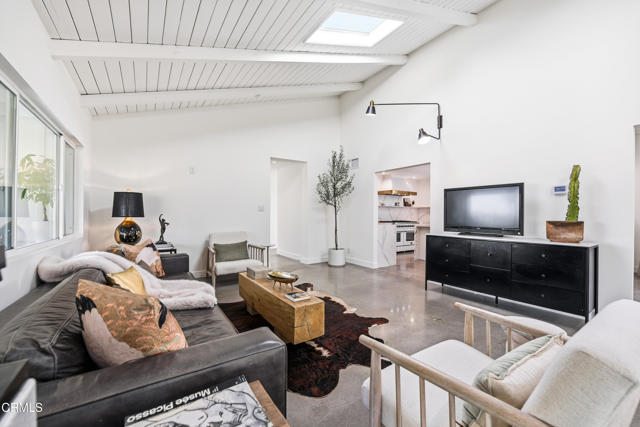 34 Vientos Road, Camarillo CA: https://media.crmls.org/mediaz/f9d11833-8cc7-4672-aa00-0620b8909938.jpg