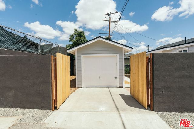 503 E Truslow Avenue, Fullerton CA: https://media.crmls.org/mediaz/f9d17be2-72ce-4afc-9e63-9c85210b6978.jpg
