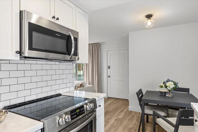 Detail Gallery Image 11 of 26 For 2715 Camino Del Mar, Del Mar,  CA 92014 - 2 Beds | 2 Baths