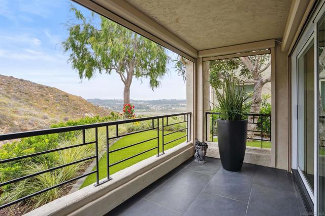 3334 Caminito Cabo Viejo, Del Mar CA: https://media.crmls.org/mediaz/f9d2bef8-fc89-42b2-861d-fedebcccc9df.jpg