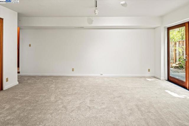 3554 Arcadian Ct, Castro Valley CA: https://media.crmls.org/mediaz/f9d4299e-7637-4458-a1ef-ee244b7b0aeb.jpg