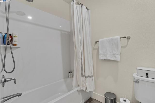 2683 5Th St, Alameda CA: https://media.crmls.org/mediaz/f9d435cf-8c6d-4bcf-9d5b-63e885c6b16c.jpg