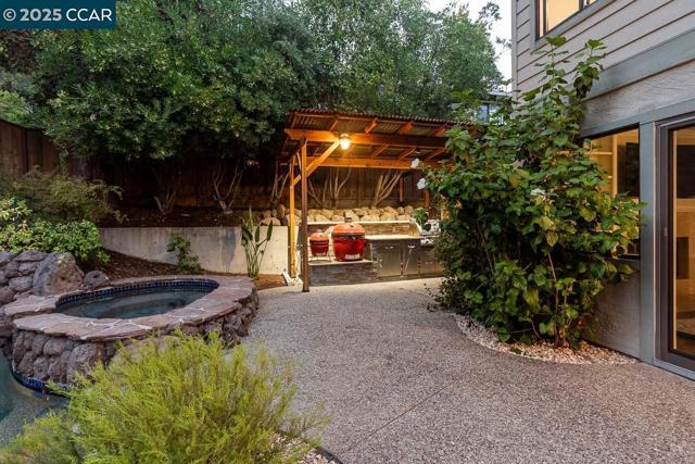 311 Valley High Dr, Pleasant Hill CA: https://media.crmls.org/mediaz/f9d4d859-0528-4cff-a5fa-eb66f771e5ad.jpg