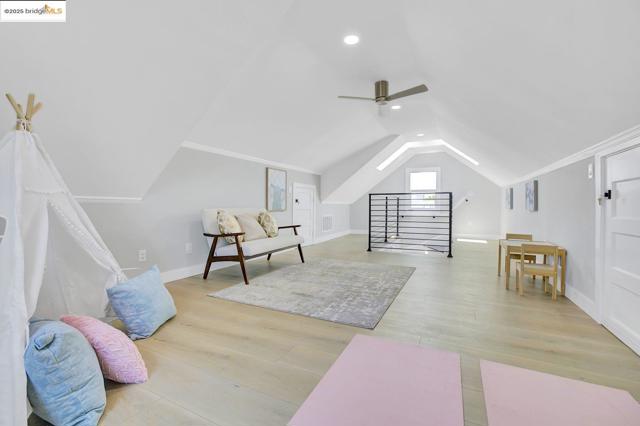 812 Foothill Blvd, Oakland CA: https://media.crmls.org/mediaz/f9d51a63-7cf3-4175-b032-05315f476159.jpg