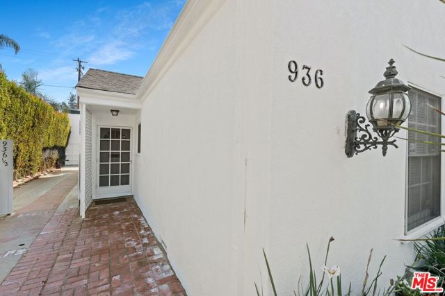 934 N La Jolla Avenue, West Hollywood CA: https://media.crmls.org/mediaz/f9d53011-7bd6-465a-9573-73c3dea70278.jpg