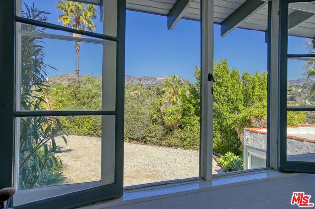 6749 Whitley Terrace, Los Angeles CA: https://media.crmls.org/mediaz/f9d5a4d4-c62e-48e6-839c-93cf8ef1caed.jpg