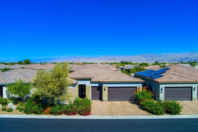 82650 Walker Canyon Drive, Indio CA: https://media.crmls.org/mediaz/f9d5db06-9613-423c-bc59-194dee85dacd.jpg