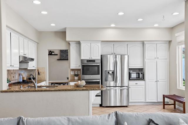 1187 Avenida Azul, San Marcos CA: https://media.crmls.org/mediaz/f9d5f372-6df1-44f5-8b12-0d18547c2e14.jpg