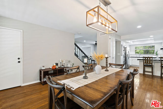5757 Owensmouth Avenue, Woodland Hills CA: https://media.crmls.org/mediaz/f9d5f4ab-8dce-4375-97ce-5783da7d8874.jpg
