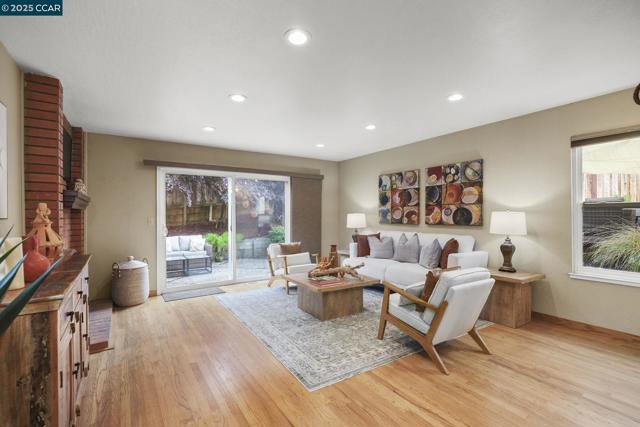 2055 Morello Ave, Pleasant Hill CA: https://media.crmls.org/mediaz/f9d60044-909f-4bf4-802c-3936191df41f.jpg