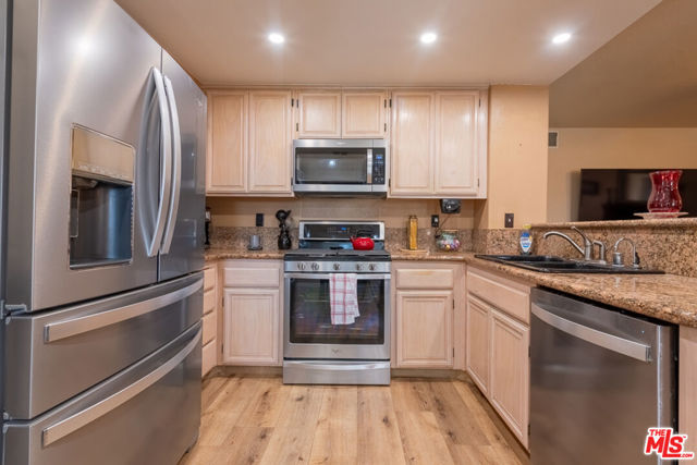 3626 W Avenue J2, Lancaster CA: https://media.crmls.org/mediaz/f9d6e0b0-7e5d-4436-b6ae-bf8fac7a4251.jpg