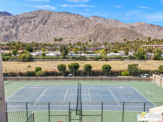 255 S Avenida Caballeros, Palm Springs CA: https://media.crmls.org/mediaz/f9d72141-356d-4697-80f4-0a84e225169c.jpg