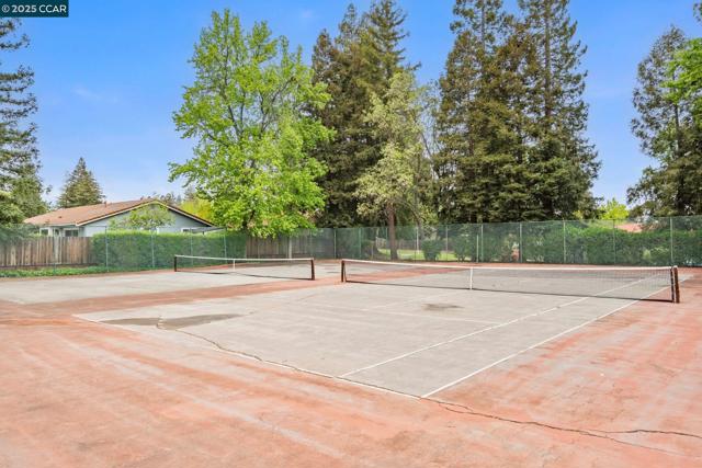 879 Camelback Pl, Pleasant Hill CA: https://media.crmls.org/mediaz/f9d78b2d-18ac-4526-85ed-8ee4c913f809.jpg