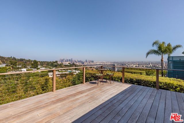 1612 Gilcrest Drive, Beverly Hills CA: https://media.crmls.org/mediaz/f9d7a668-af95-4526-af04-ec0a77b53d8b.jpg