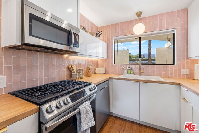 74060 Setting Sun Trail, Palm Desert CA: https://media.crmls.org/mediaz/f9d7aacc-1607-49f9-9fe2-1f1f4beeb65d.jpg