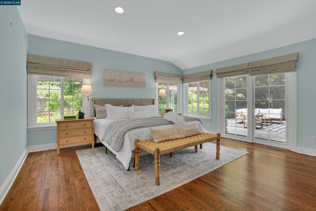 2345 San Miguel Dr, Walnut Creek CA: https://media.crmls.org/mediaz/f9d7b137-9c49-4316-b4f9-c615f1a3c8e8.jpg