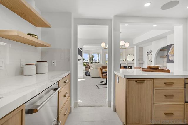 1099 1st St, Coronado CA: https://media.crmls.org/mediaz/f9d7d0ea-b9f9-4b76-b8bb-57ff1f81ad60.jpg